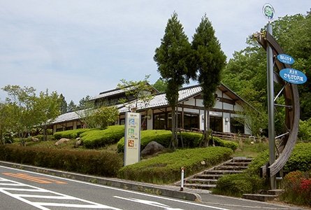 岡山県の道の駅「道の駅かもがわ円城」
