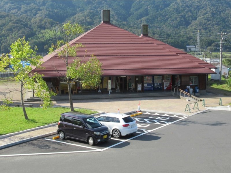 京都府の道の駅「道の駅 シルクのまち かや」